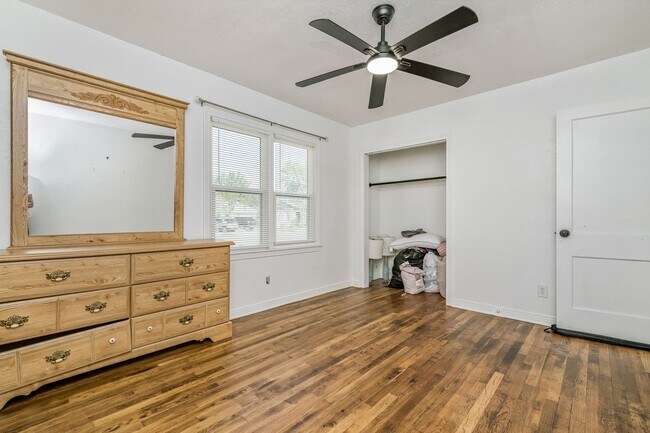 Building Photo - Two bedroom house for lease