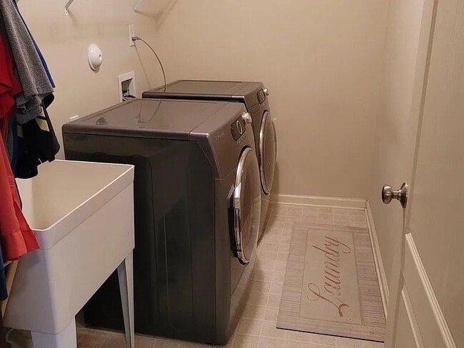 Building Photo - 3028 Landing Falls Ln