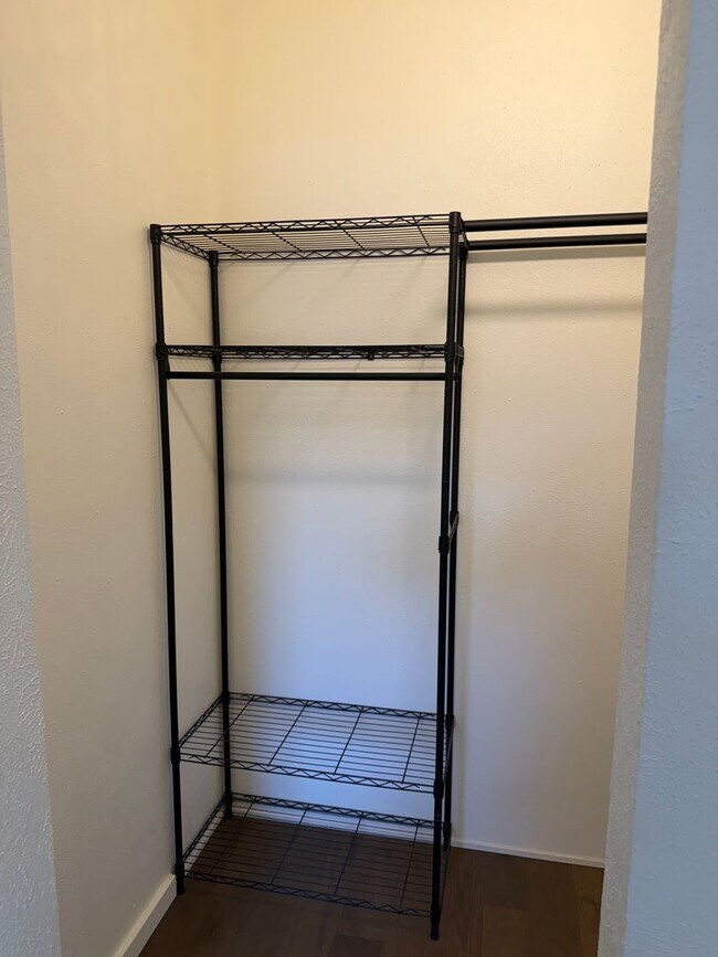 Building Photo - Beautiful 1 bedroom 1 bath unit in Springfield!