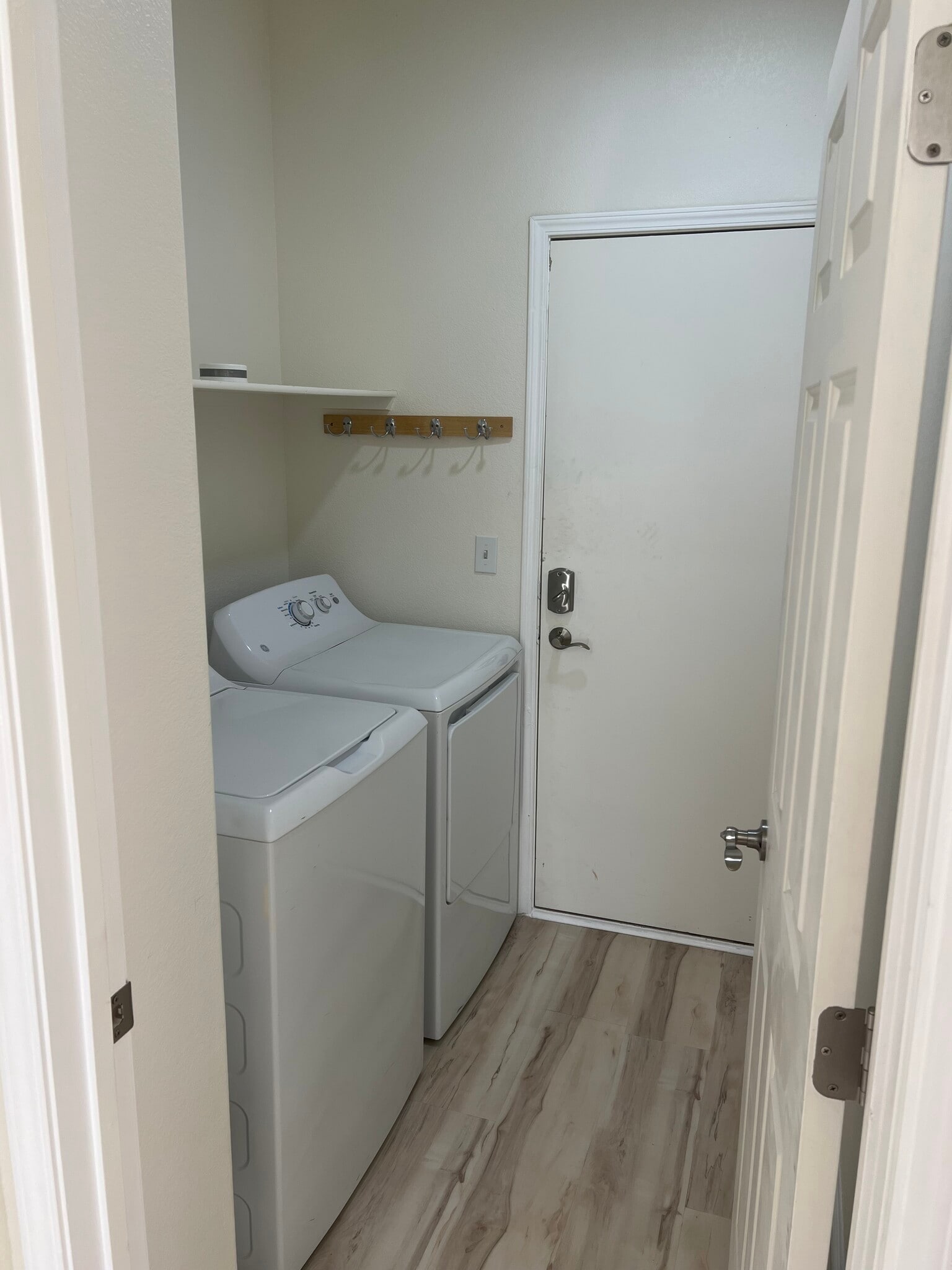 Building Photo - 2493 W Richmar Ave