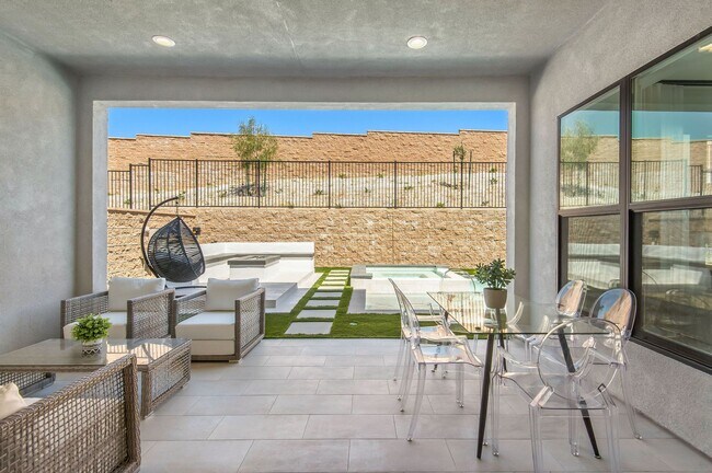Building Photo - Fantastic 5 bed 4.5 bath with Pool in Porter Ranch !