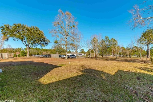 Building Photo - 117 Club Dr