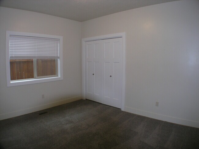 Building Photo - 2355 E Hidden Crk St