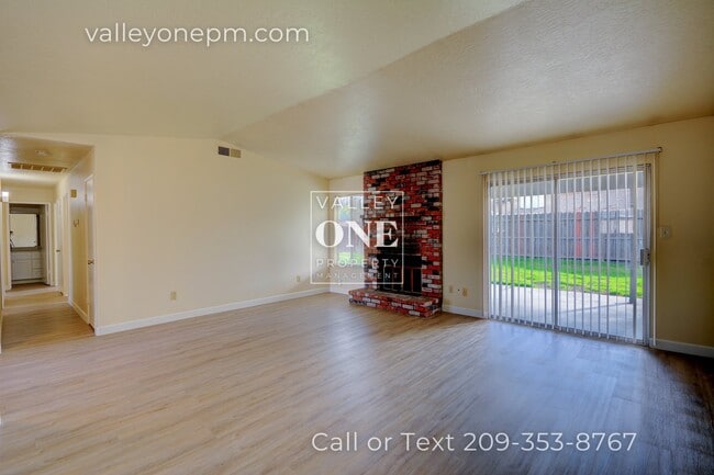 Building Photo - 2232 Ridgeway Dr