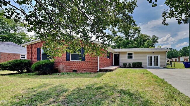 Building Photo - Stylish, Newly-Renovated Home in Raleigh with Great Location!