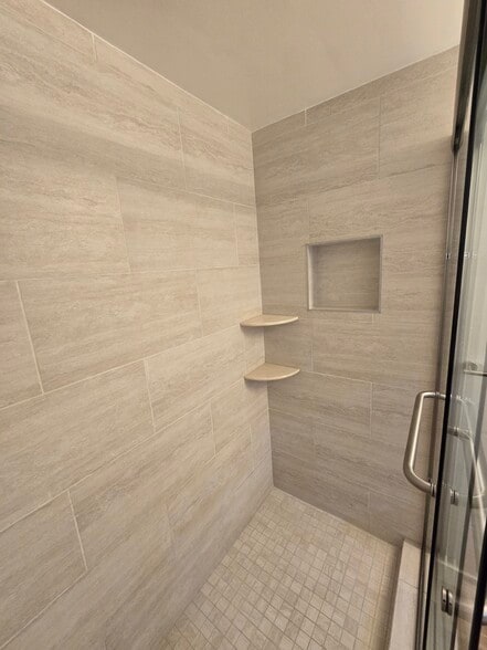 Building Photo - 3230 Cerritos Ave