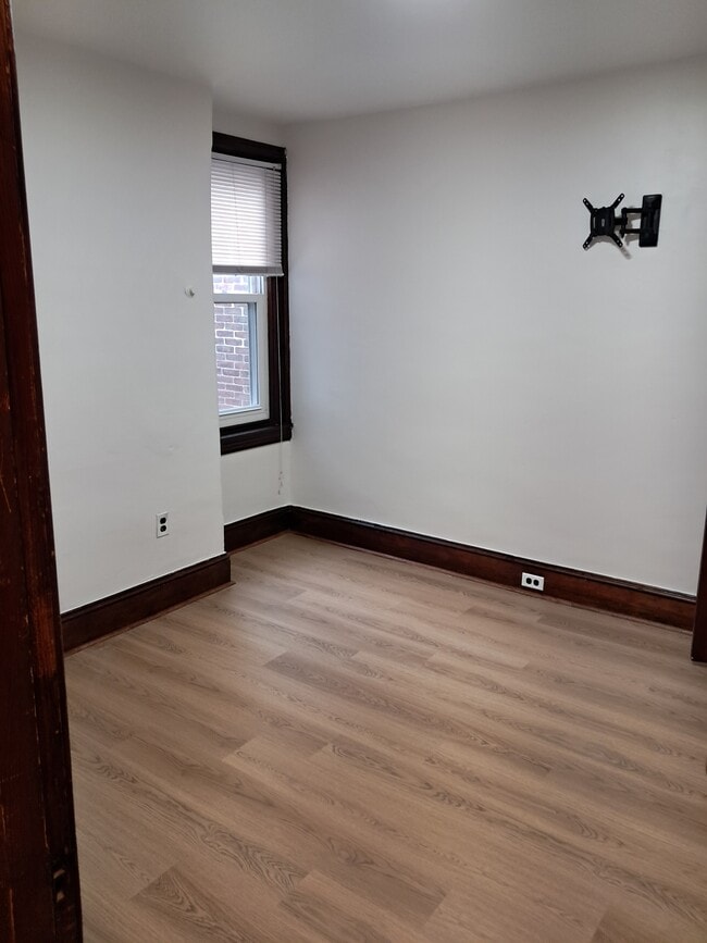 Building Photo - 941 Sargent Ave