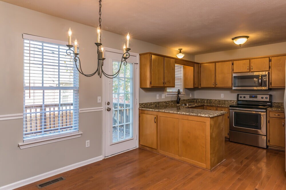Building Photo - 1807 Meadowglen Cir