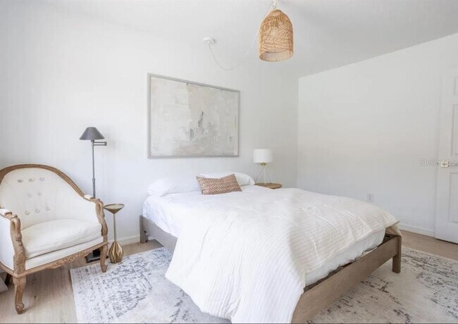 Building Photo - 1700 SW 16th Ct