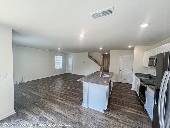 Building Photo - For Rent – Spacious 4 Bed / 3.5 Bath Home ...