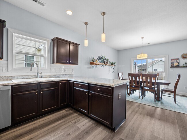 Building Photo - 239 Sailor St