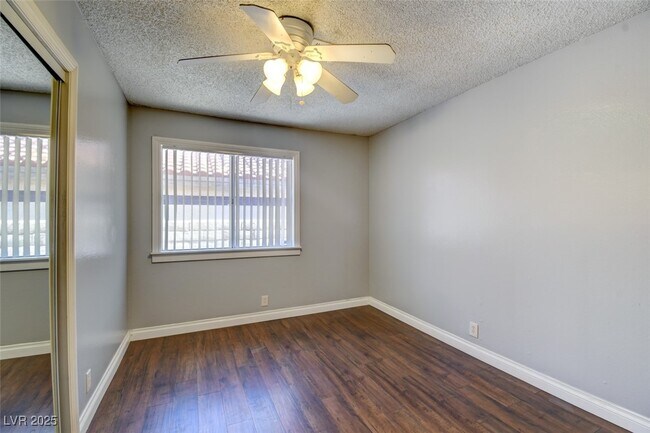 Building Photo - 7732 Parnell Ave
