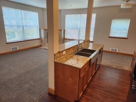 Building Photo - 263 W Bakerview Rd