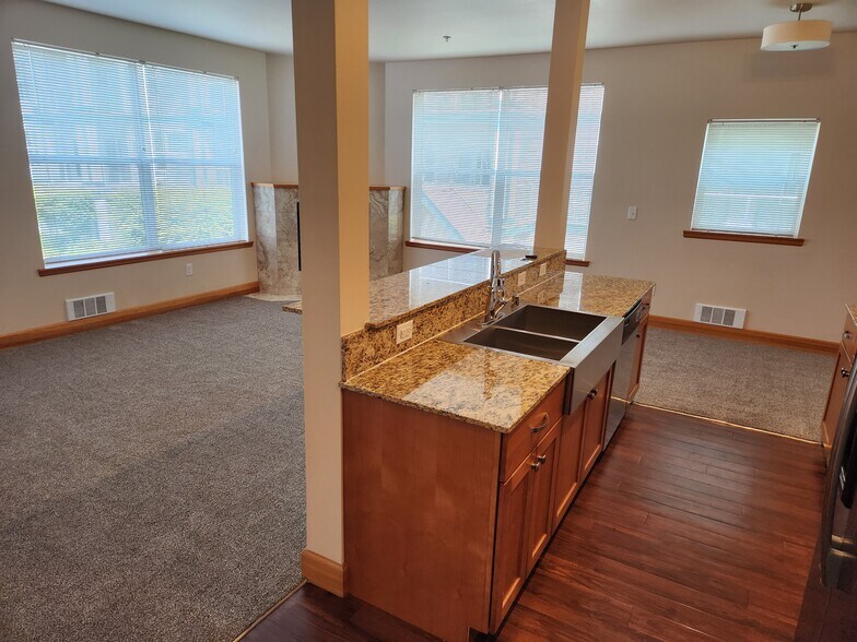 Primary Photo - 263 W Bakerview Rd