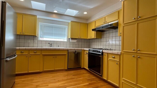 Building Photo - 3BD/2BA Single-Family Home with Attached Garage, Hardwood Floors, Washer/Dryer Included - Pets We...