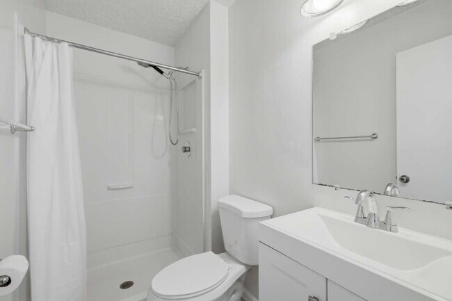 Building Photo - Beautifully Refreshed 3BR Townhome with Private Fenced Backyard in Brandy Station
