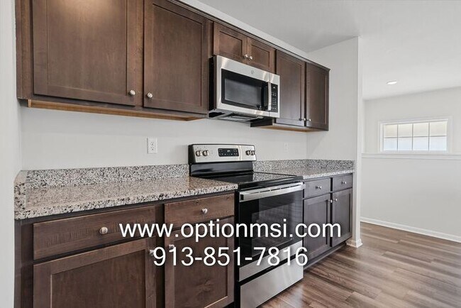 Building Photo - Beautiful 3-Bedroom Home with Modern Finishes & Fantastic Amenities!