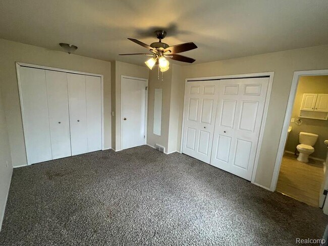 Building Photo - 8487 Pepper Ridge Dr