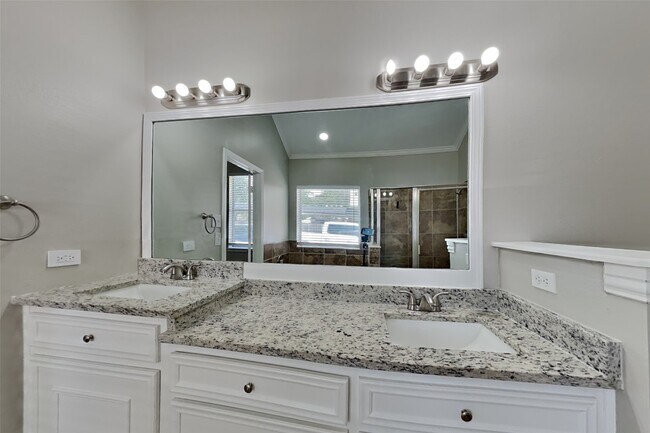 Building Photo - 1703 Calmar Dr