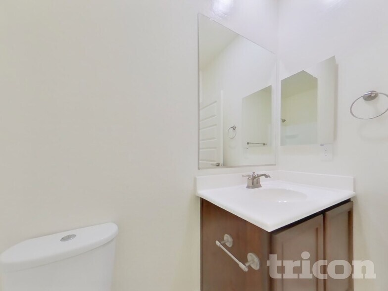 Building Photo - 605 W Cholena Trail