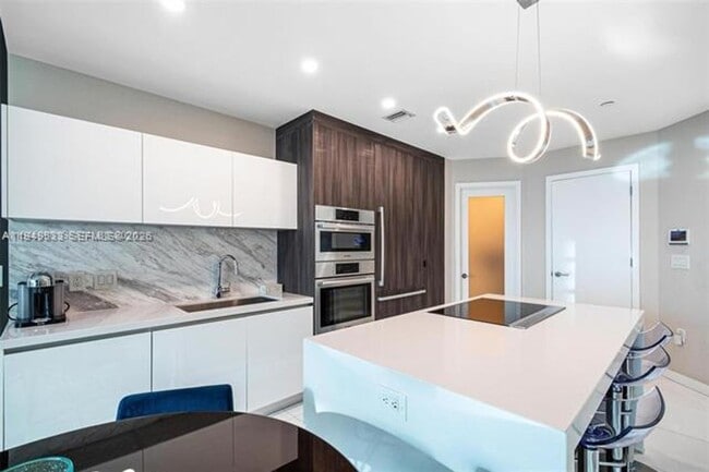 Building Photo - 851 NE 1st Ave