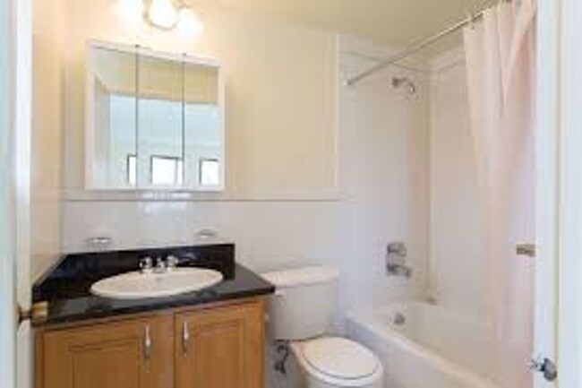 Building Photo - 2 bed. 2 Bathrooms in Chestnut Hill In-Uni...