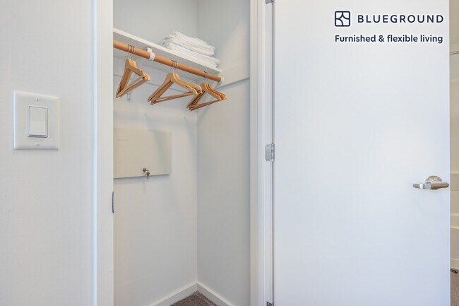 Building Photo - 400 Clementina St