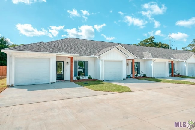 Building Photo - 8739 Lockhart Rd