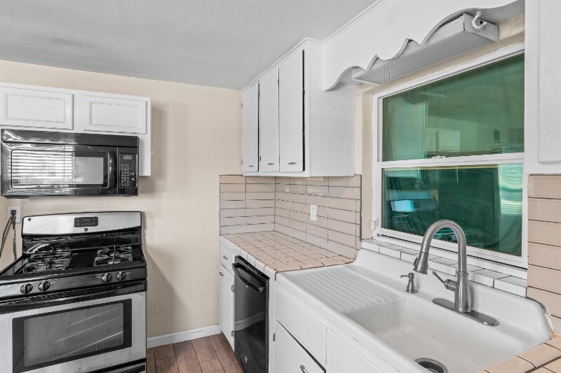 Building Photo - 3833 N Tyndall Ave