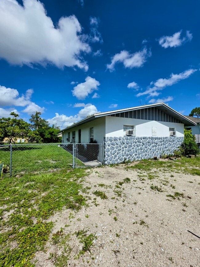 Primary Photo - 5626 Sixth Ave