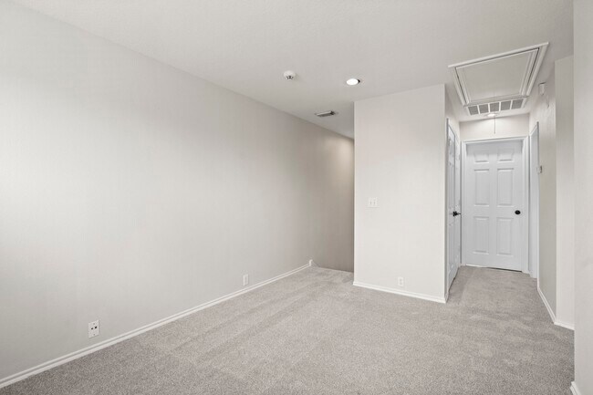 Building Photo - 9735 Coyote Creek Dr