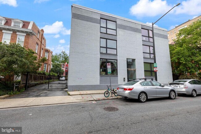 Building Photo - 1514 Newton St NW