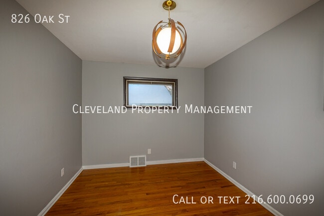 Building Photo - 826 Oak St