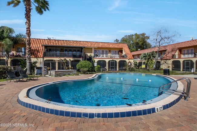 Building Photo - 6561 Mission Ct