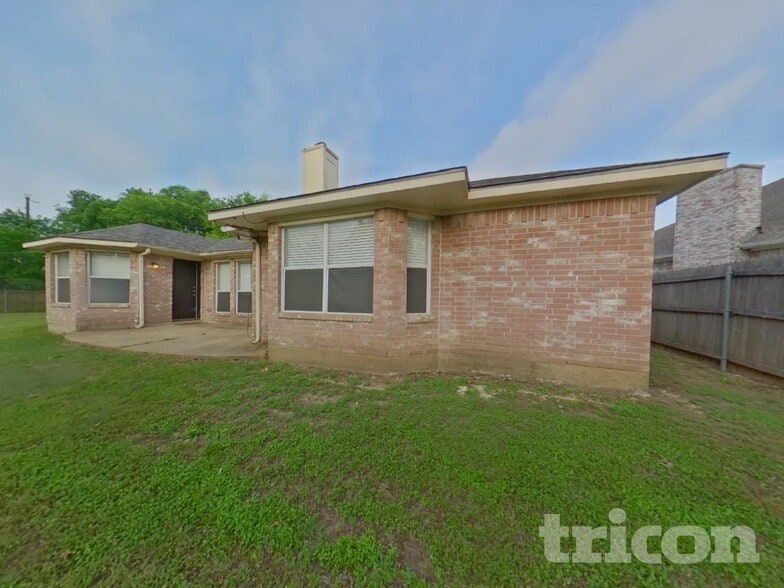 Building Photo - 907 Ponds Ct