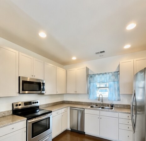 Building Photo - 351 Cardwell Ln