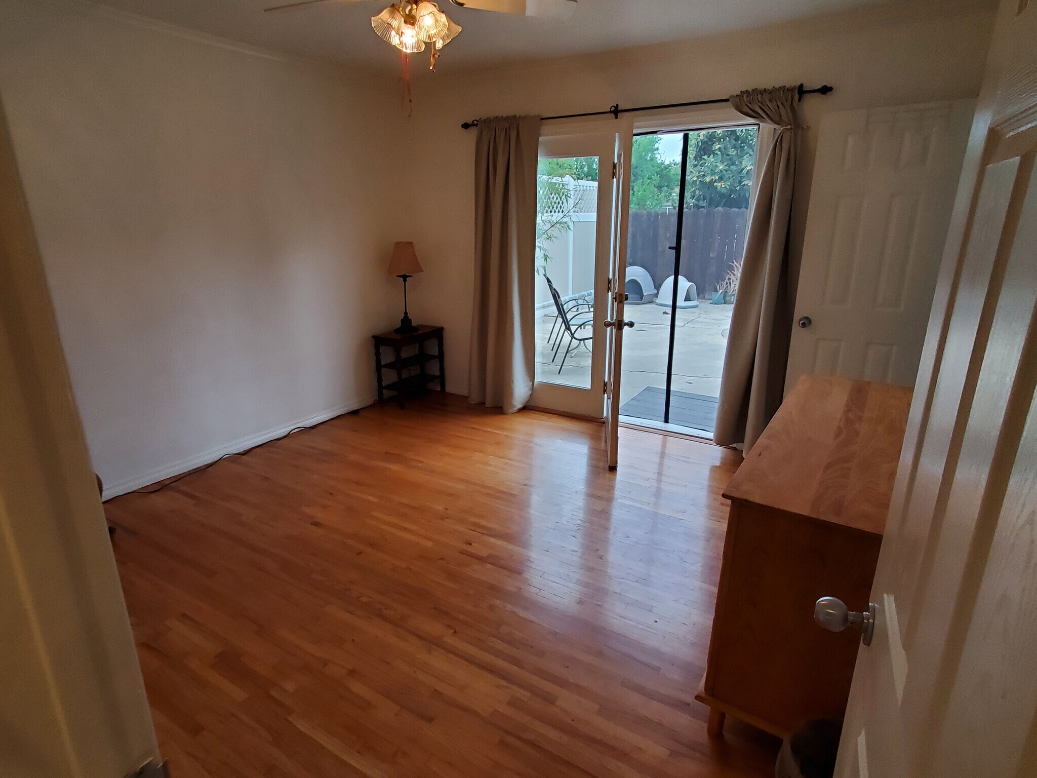 Building Photo - 15933 Kittridge St