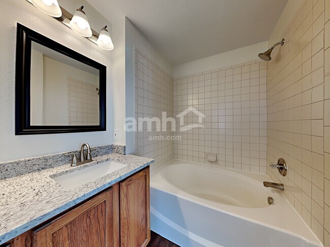 Building Photo - 6594 Abbeywood Dr