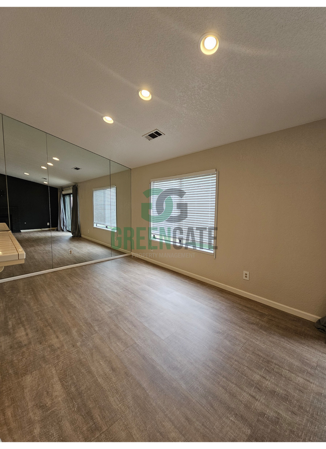 Building Photo - 1108 Cedar Creek Dr