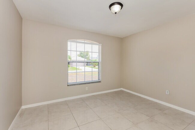 Building Photo - 2210 SE 15th St