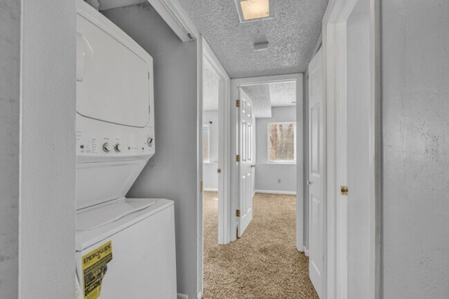 Building Photo - Beautiful 1 Bed 1 Bath Condo Near Old Colorado!!