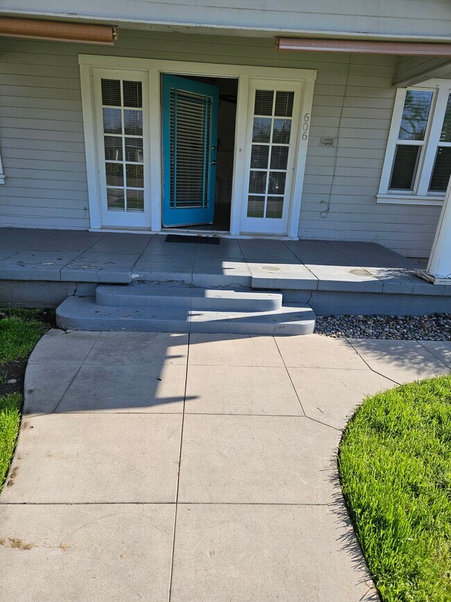 Building Photo - 606 F St