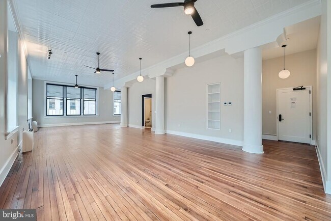 Primary Photo - 303 N Howard St