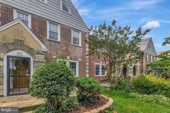 Building Photo - 427 Hopkins Rd