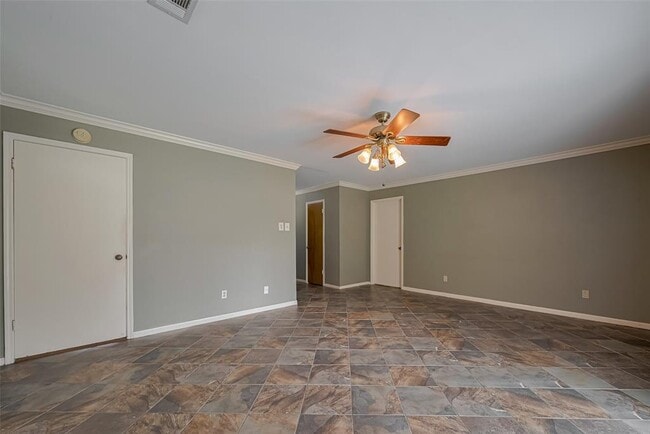 Building Photo - 2027 Briar Ridge Dr