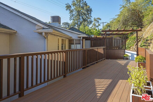 Building Photo - 2318 Canyon Dr