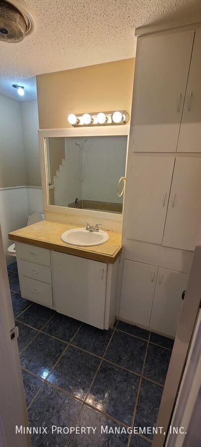 Building Photo - 210 N Glenwood Dr