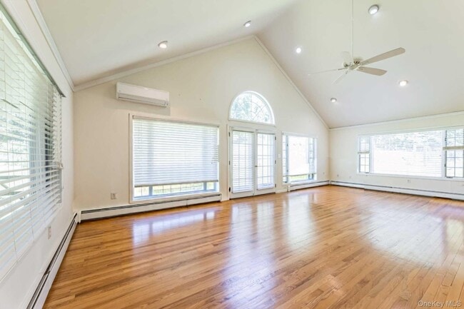 Building Photo - 124 Willow Tree Rd