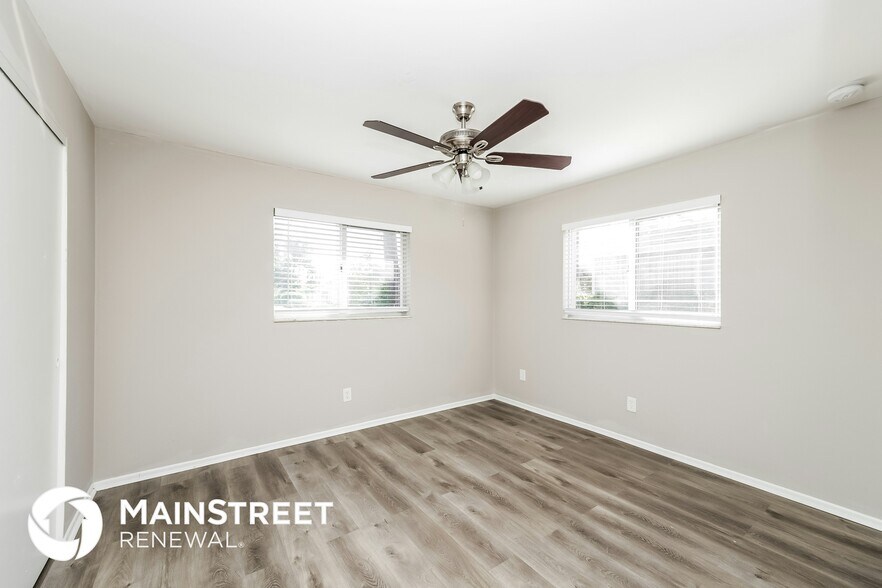 Building Photo - 2425 Woodland Cir