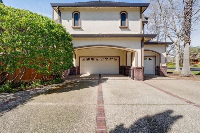 Building Photo - Luxury Custom Home in Folsom with Pool, 3-Car Garage & 4,300+ Sq Ft!